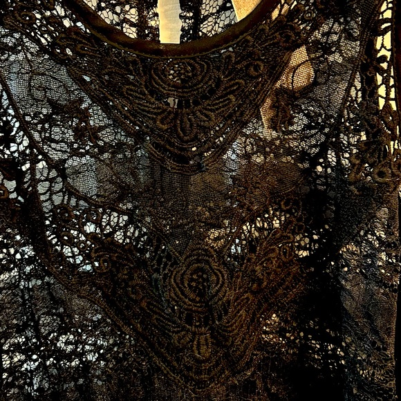 Moon Collection black split-back lace tank top. Juniors XL - Picture 7 of 7